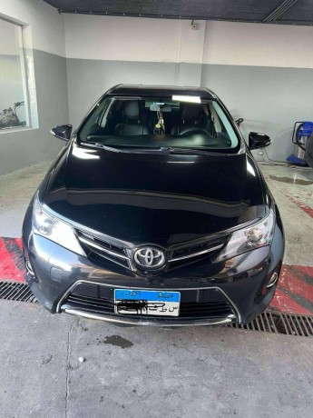 toyota-auris-big-0