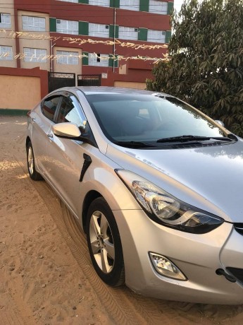 hyundai-avante-big-1