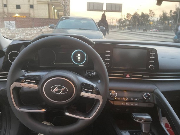 hyundai-elantra-big-5