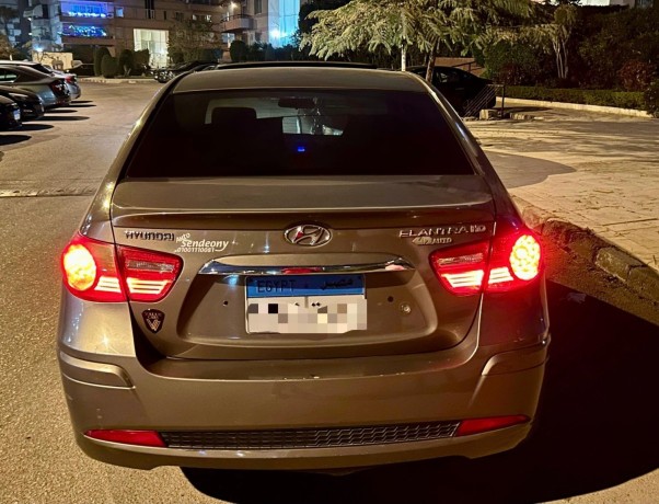 hyundai-elantra-big-2