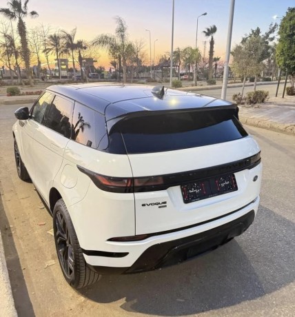 range-rover-evoque-p300e-big-2