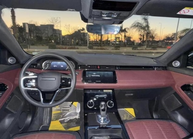 range-rover-evoque-p300e-big-4