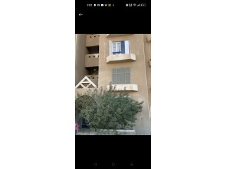 شقه إسكان الشباب ٧٠ نموذج الحضري علي محور جمال عبد الناصر مباشره ارضي تطل علي حديقه فيو مفتوح غير مجروحه في