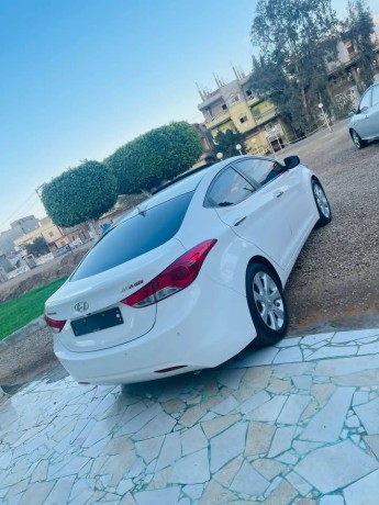 hyundai-avante-big-2