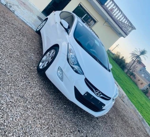 hyundai-avante-big-1