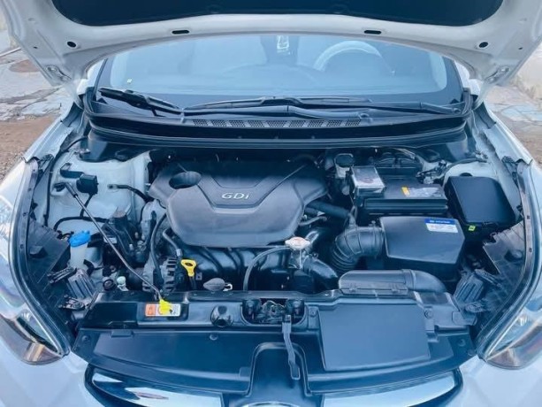 hyundai-avante-big-3
