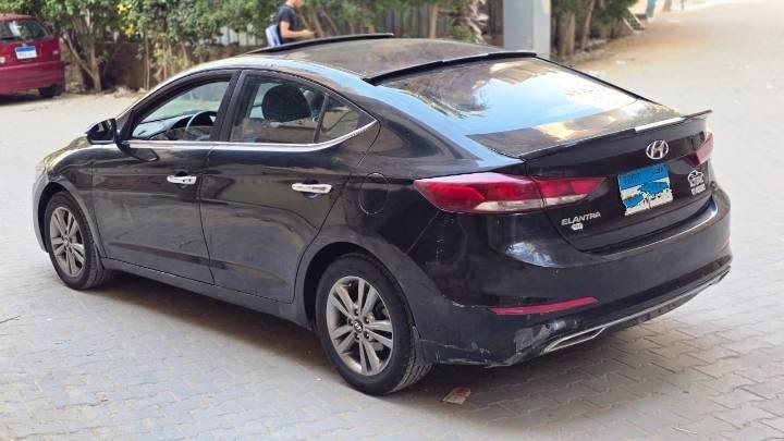 hyundai-elantra-big-5