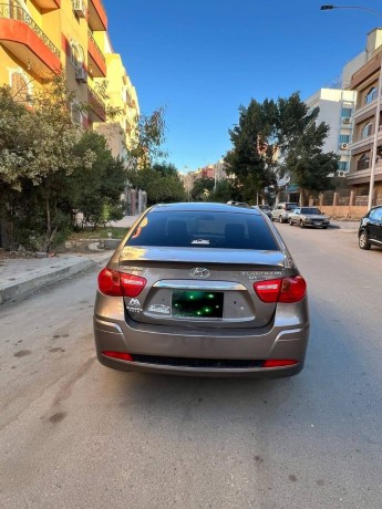 hyundai-elantra-hd-big-5